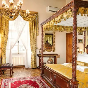 Hotel U